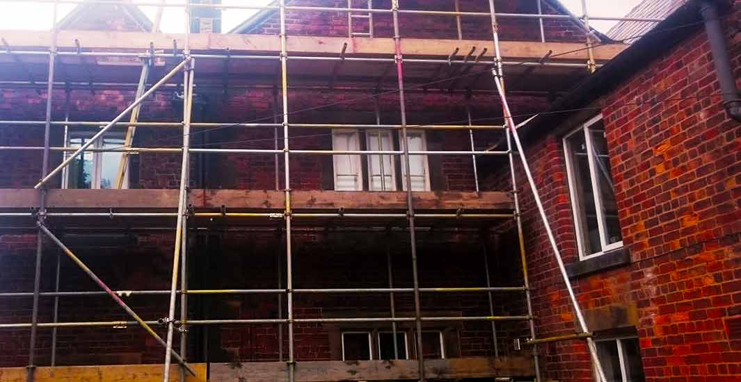 brooks home scaffolders erecting and installing a simple scaffold structure around a residential landslords property block