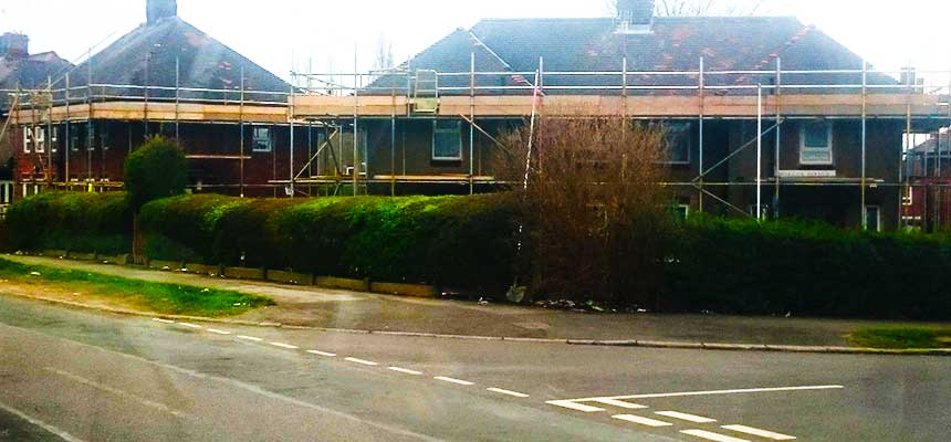 brook scaffolding scaffolders erecting scaffold on a sheffield home